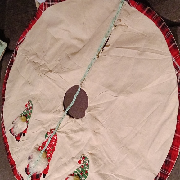 Gnome Christmas tree skirt with plaid new 🎄 - Picture 8 of 8